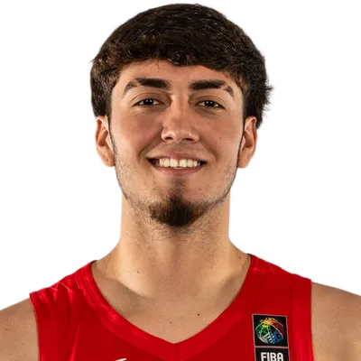 Justin Román headshot