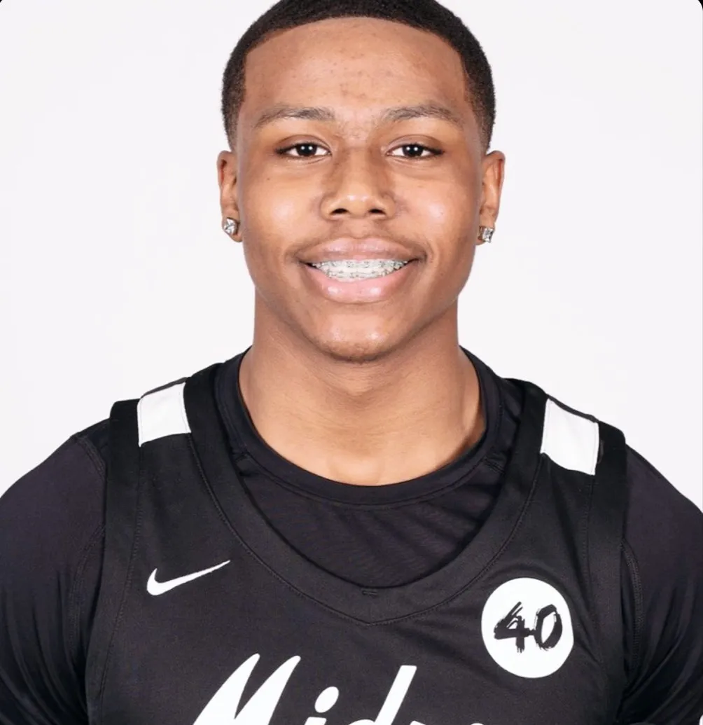 Ian Thomas headshot
