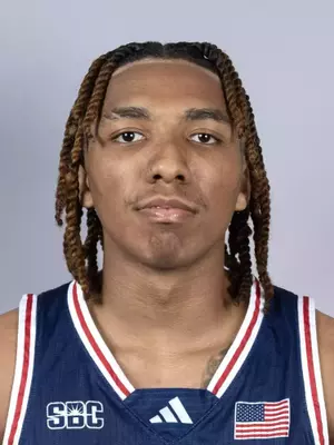 Davaughn Hueitt headshot
