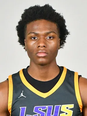 Khi Wallace headshot